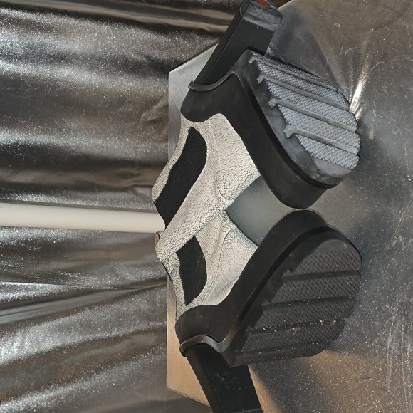 Hunter Boots Sweatshirt free w/purchase - Picture 5 of 14